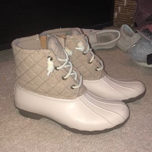 tan sperry boots